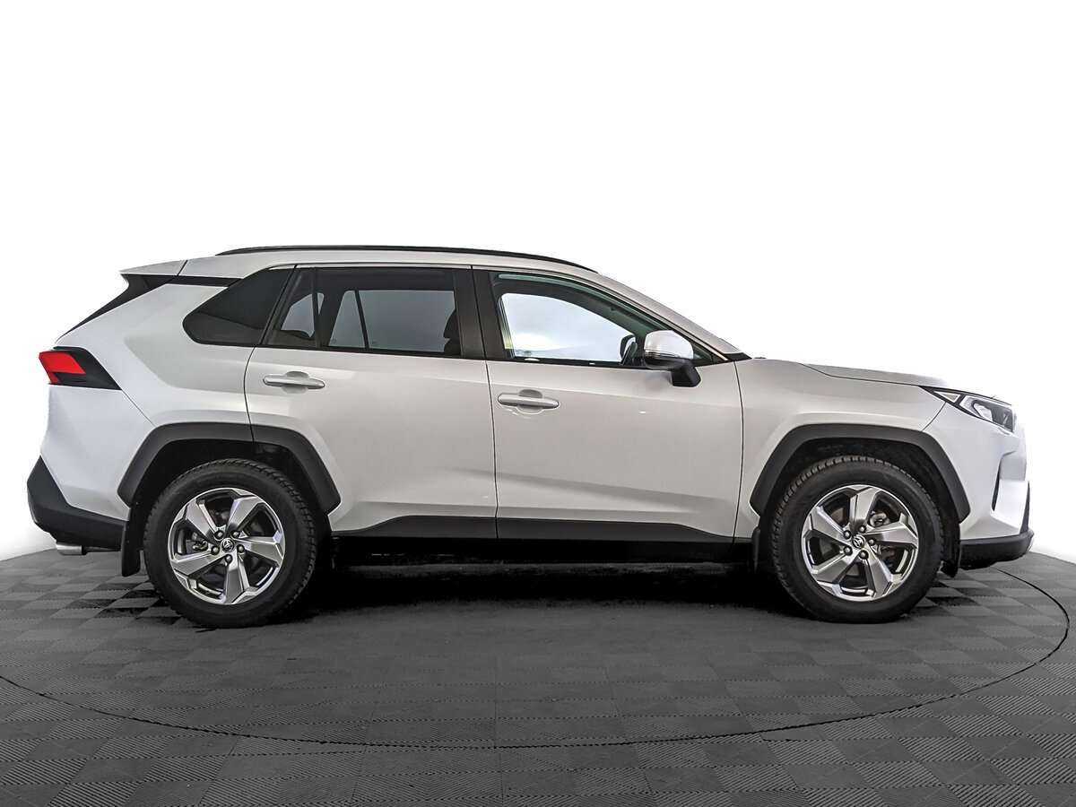 Toyota RAV4 с пробегом — 2020 год. Фото: #3