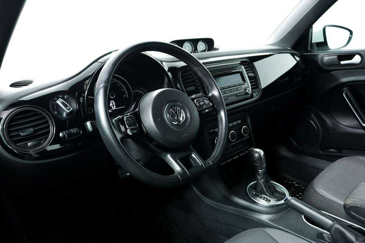 Volkswagen Beetle с пробегом — 2014 год. Фото: #12