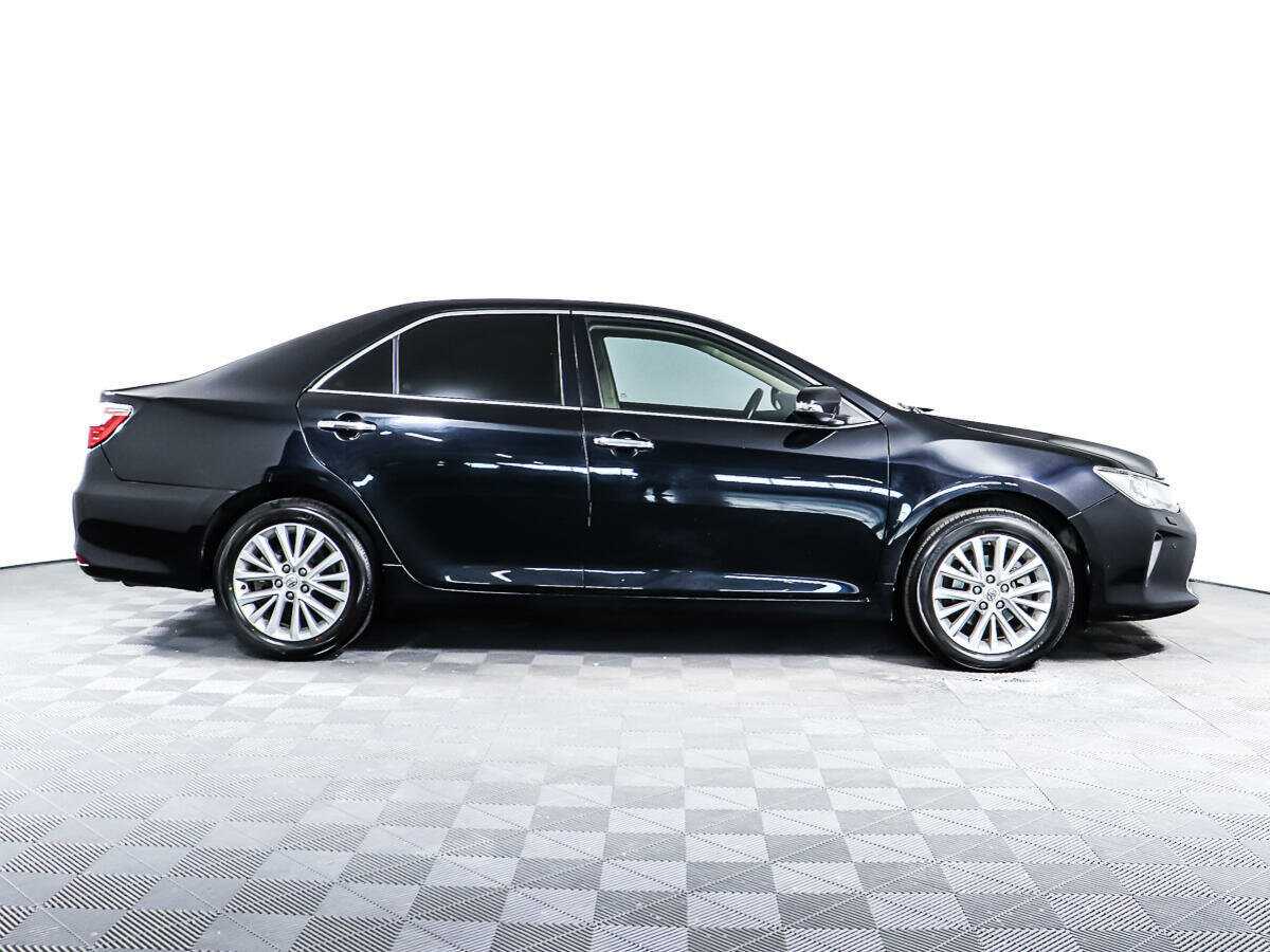 Toyota Camry с пробегом — 2015 год. Фото: #2