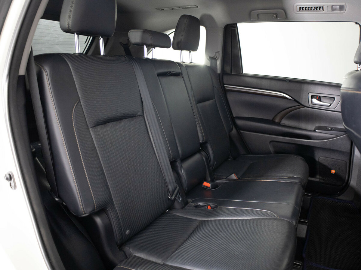 Toyota Highlander с пробегом — 2015 год. Фото: #19