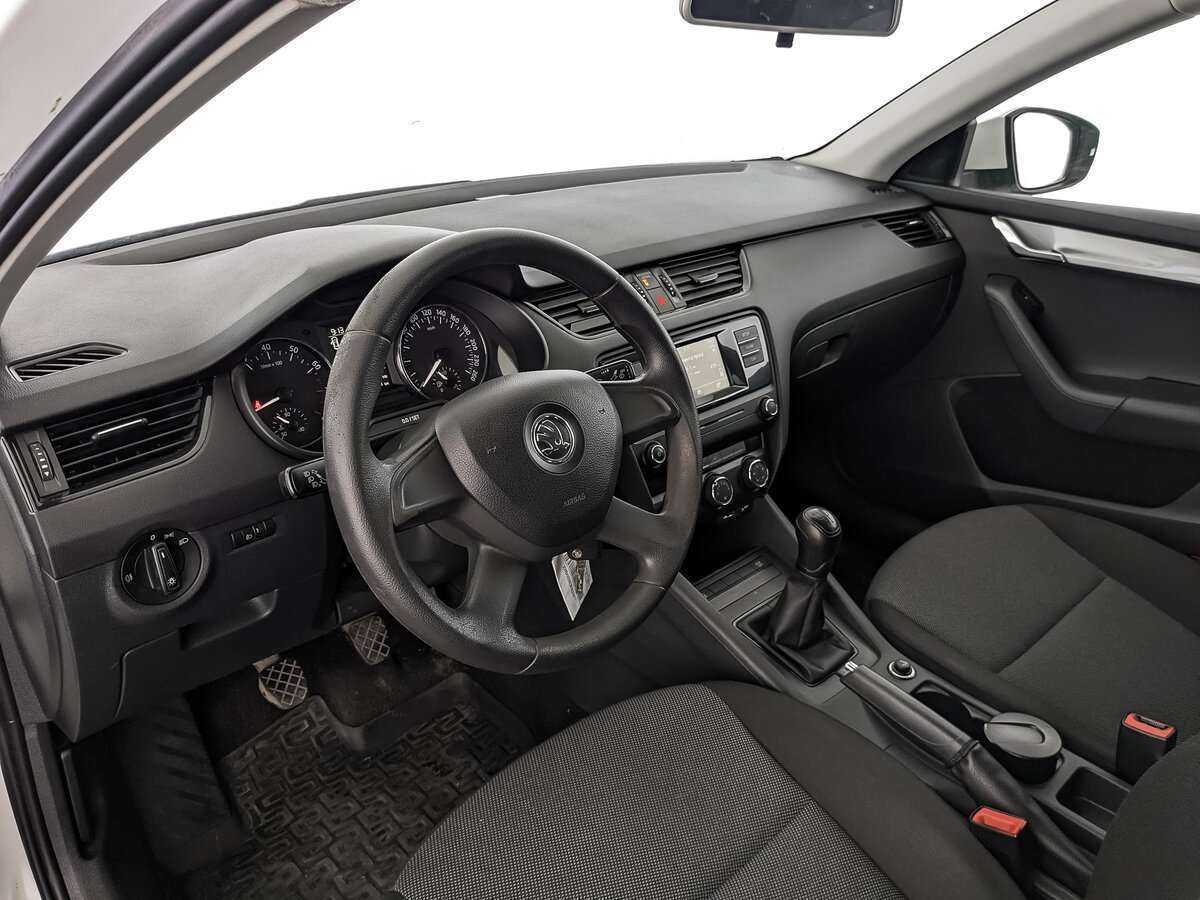 Skoda Octavia с пробегом — 2015 год. Фото: #10