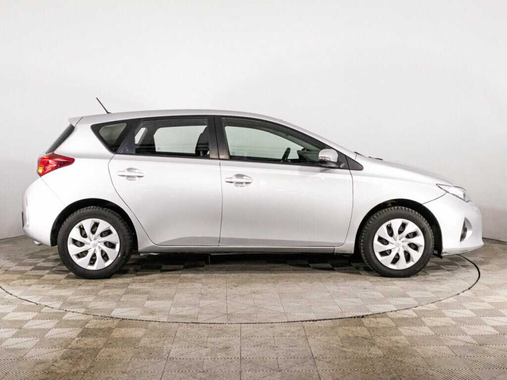 Toyota Auris с пробегом — 2013 год. Фото: #3