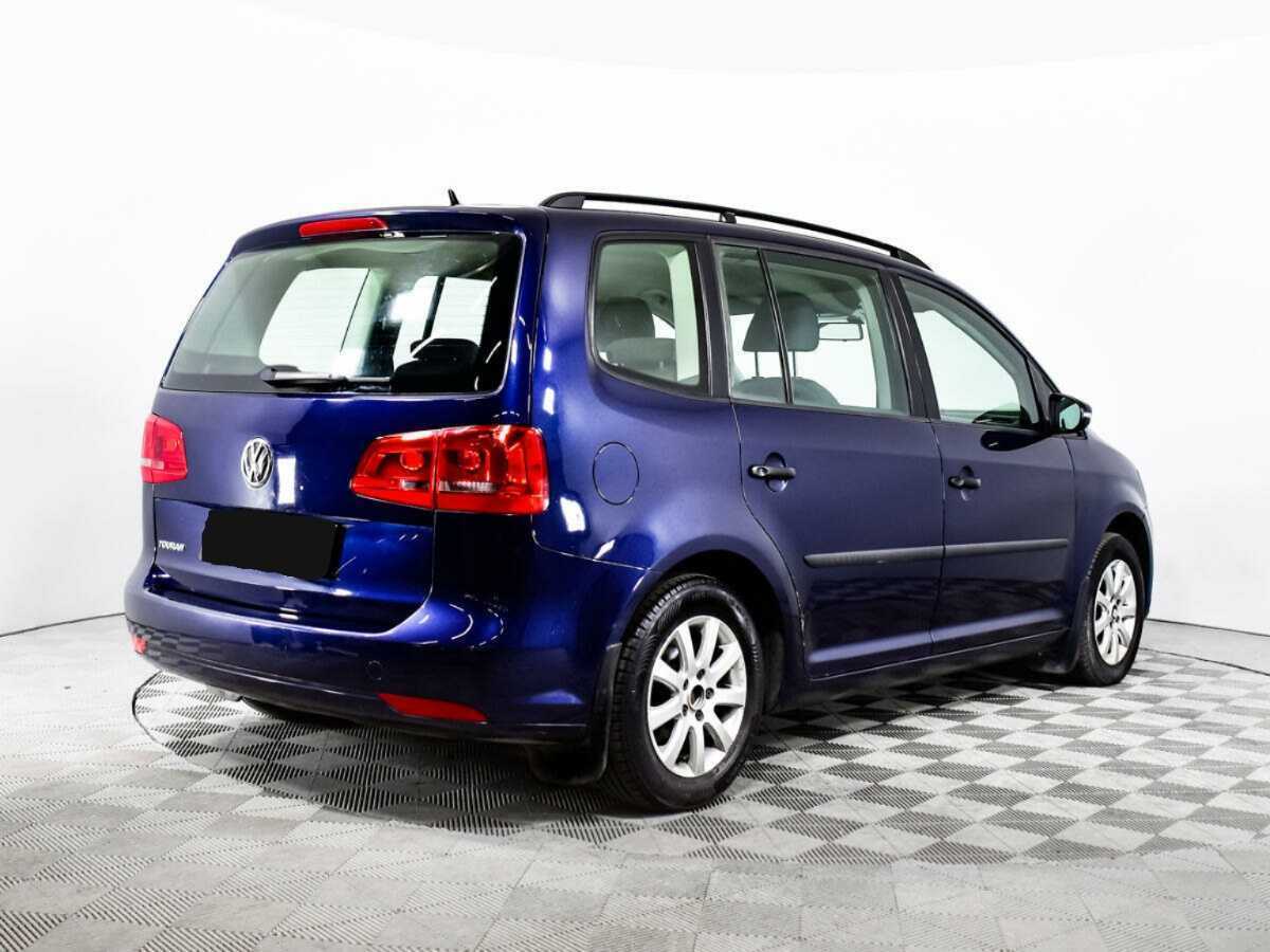 Volkswagen Touran с пробегом — 2012 год. Фото: #4