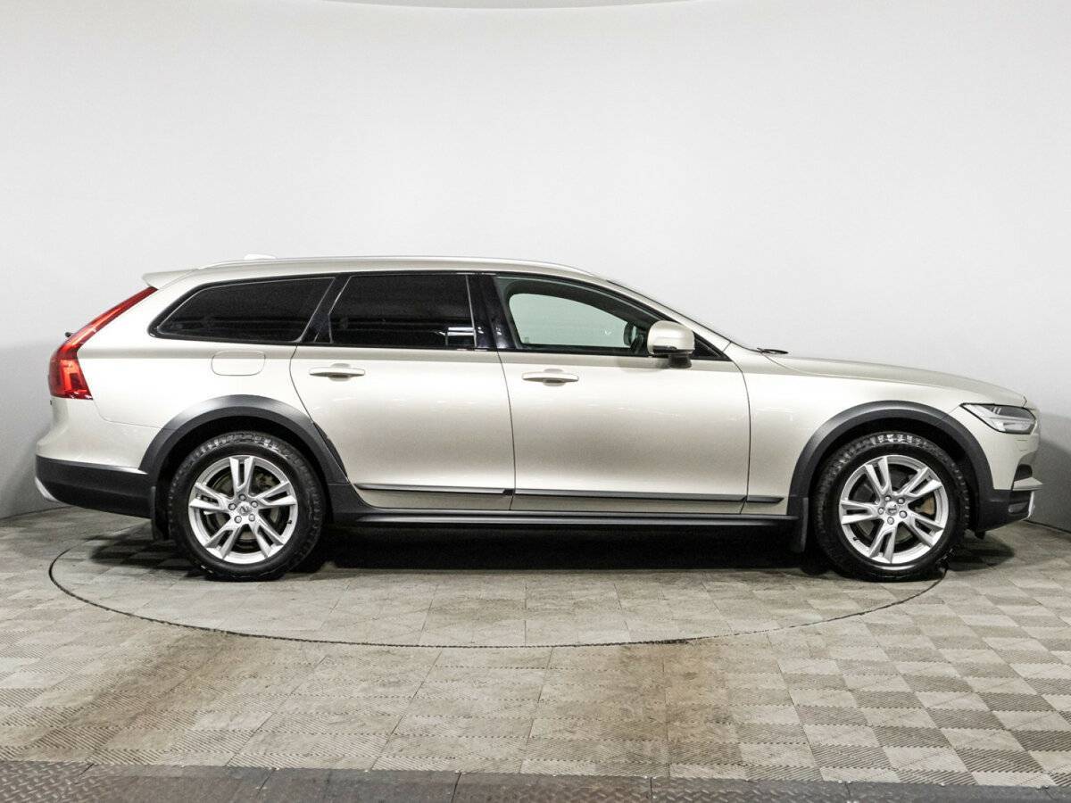 Volvo V90 Cross Country с пробегом — 2017 год. Фото: #3
