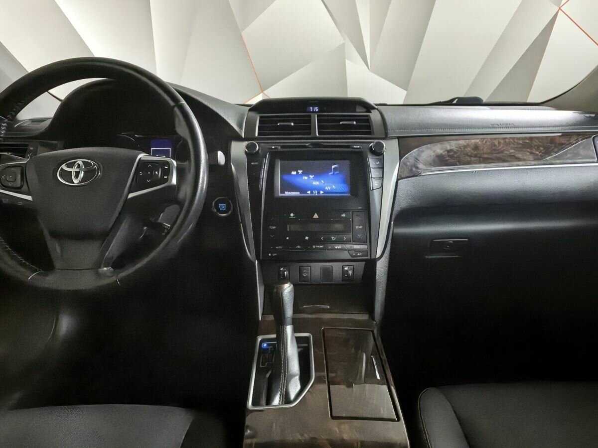 Toyota Camry с пробегом — 2015 год. Фото: #10