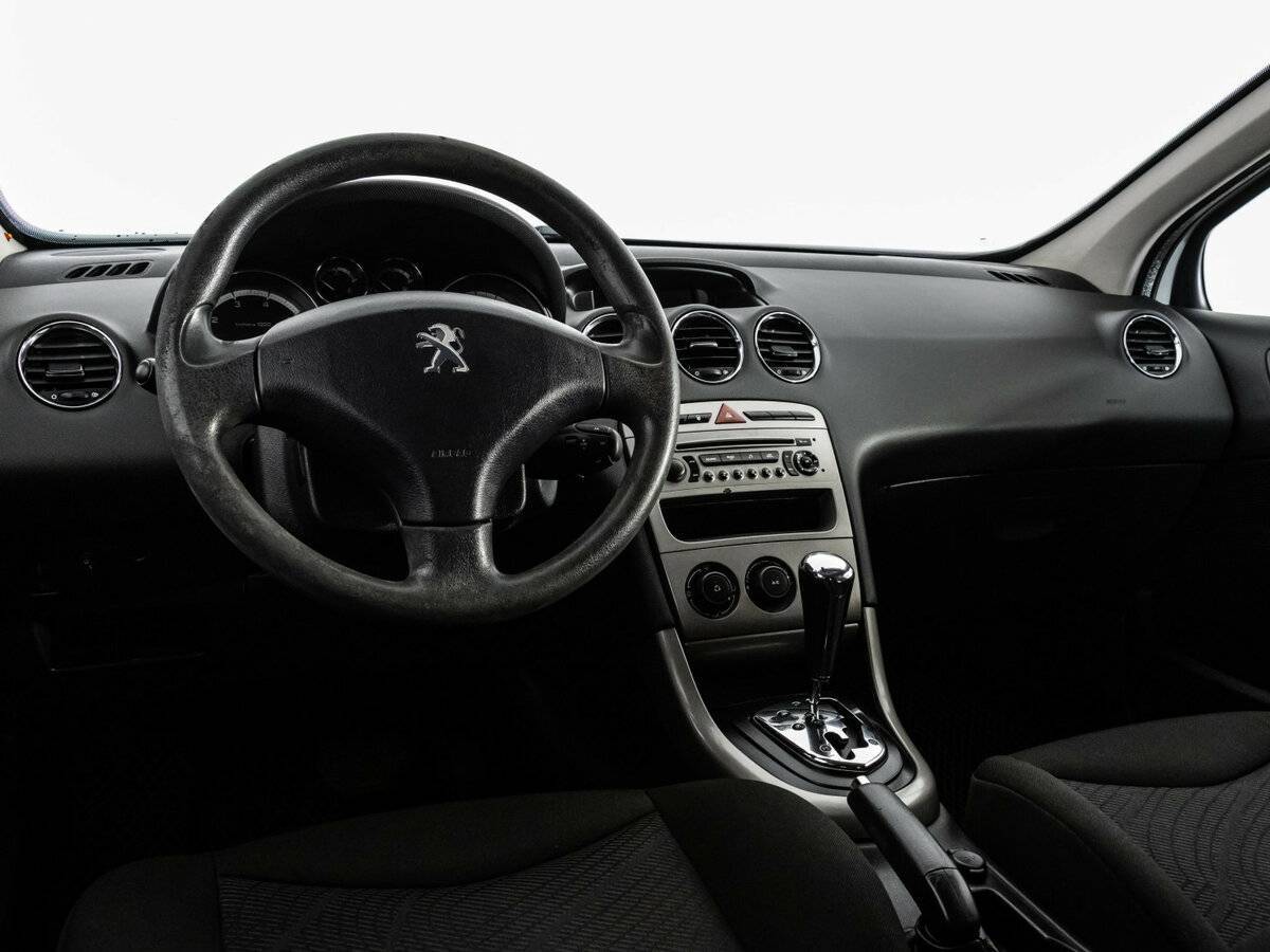 Peugeot 308 с пробегом — 2012 год. Фото: #8
