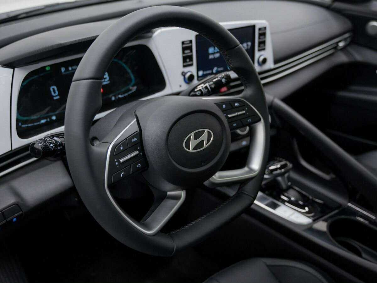 Hyundai Elantra с пробегом — 2023 год. Фото: #17