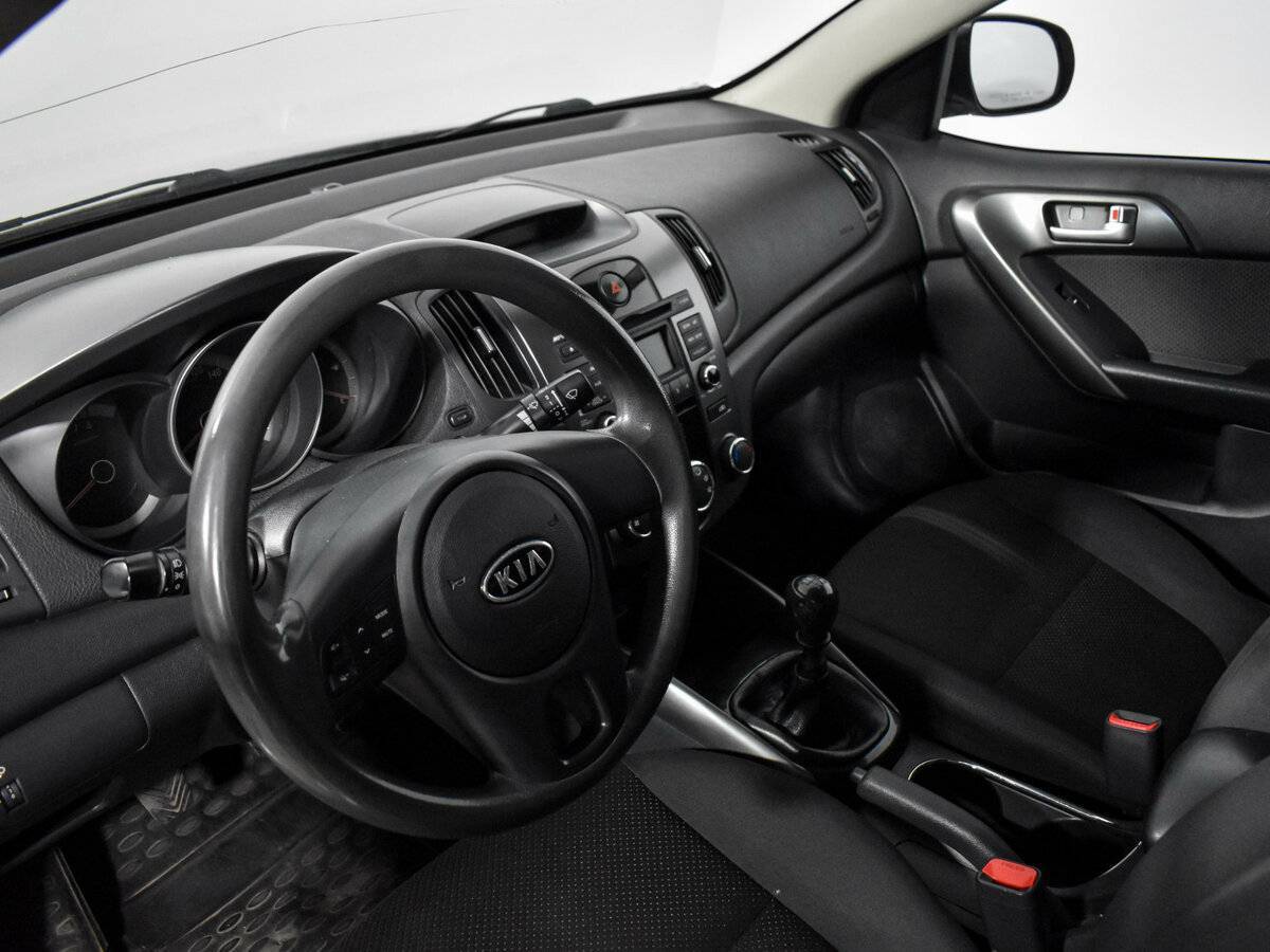 Kia Cerato с пробегом — 2010 год. Фото: #8