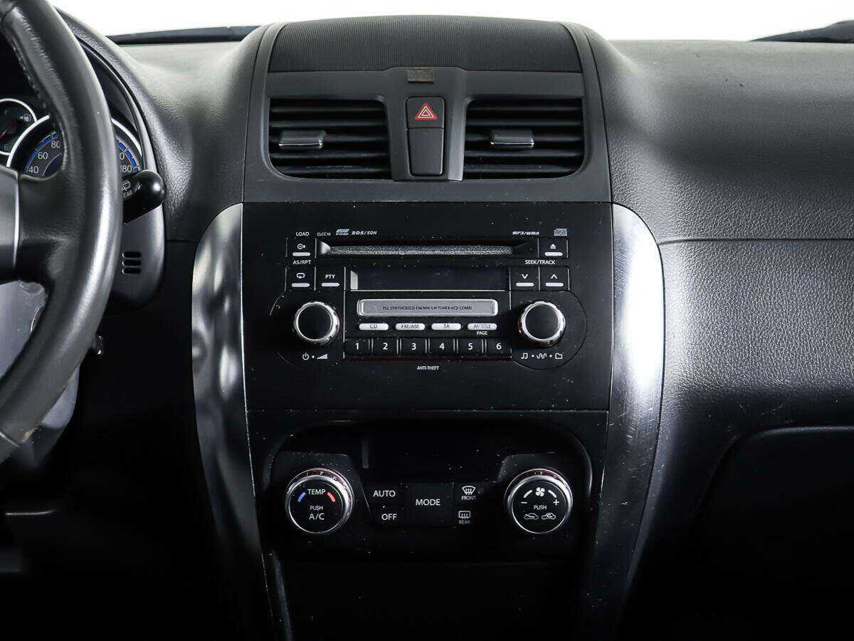 Suzuki SX4 с пробегом — 2010 год. Фото: #11
