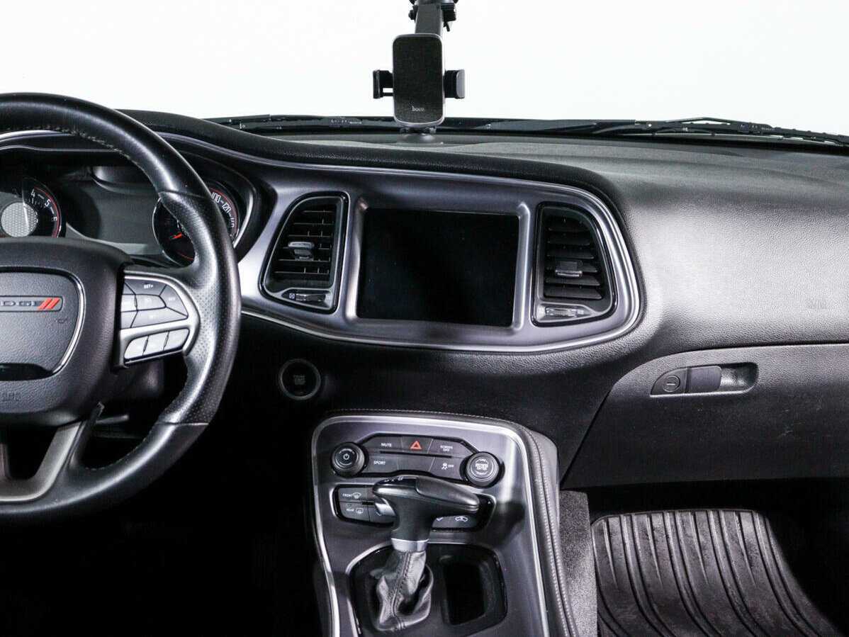 Dodge Challenger с пробегом — 2018 год. Фото: #12