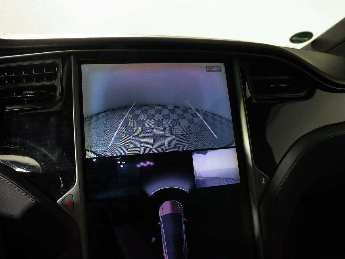 Tesla Model X с пробегом — 2018 год. Фото: #11