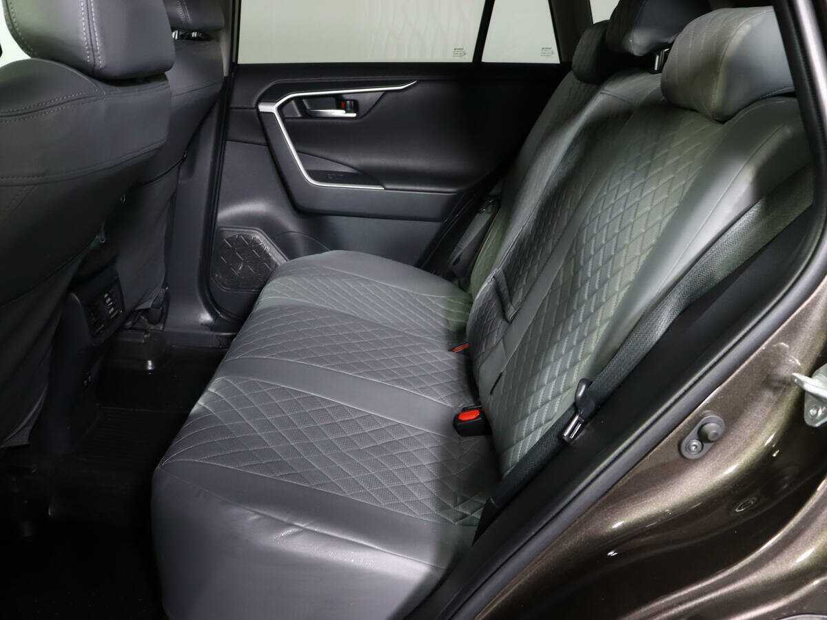 Toyota RAV4 с пробегом — 2019 год. Фото: #7