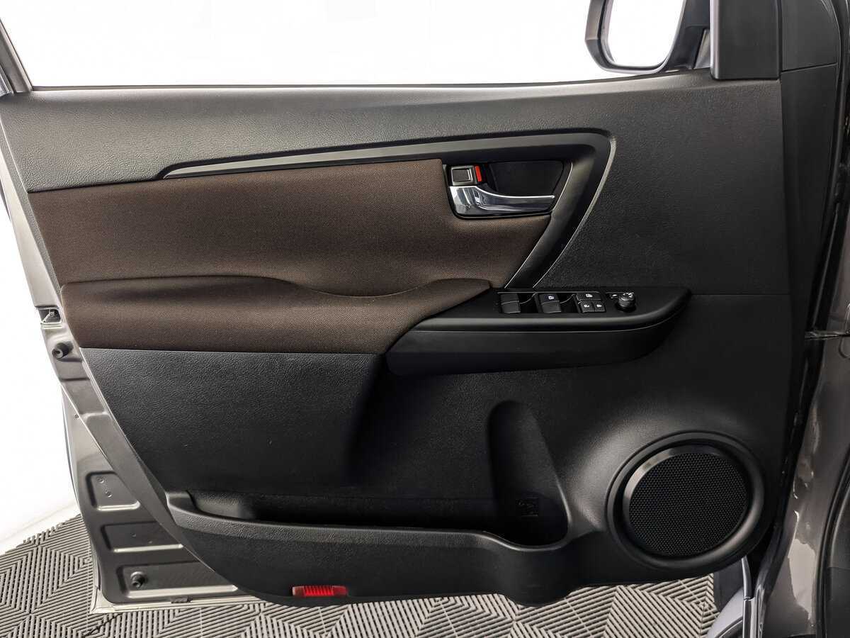 Toyota Fortuner с пробегом — 2019 год. Фото: #14