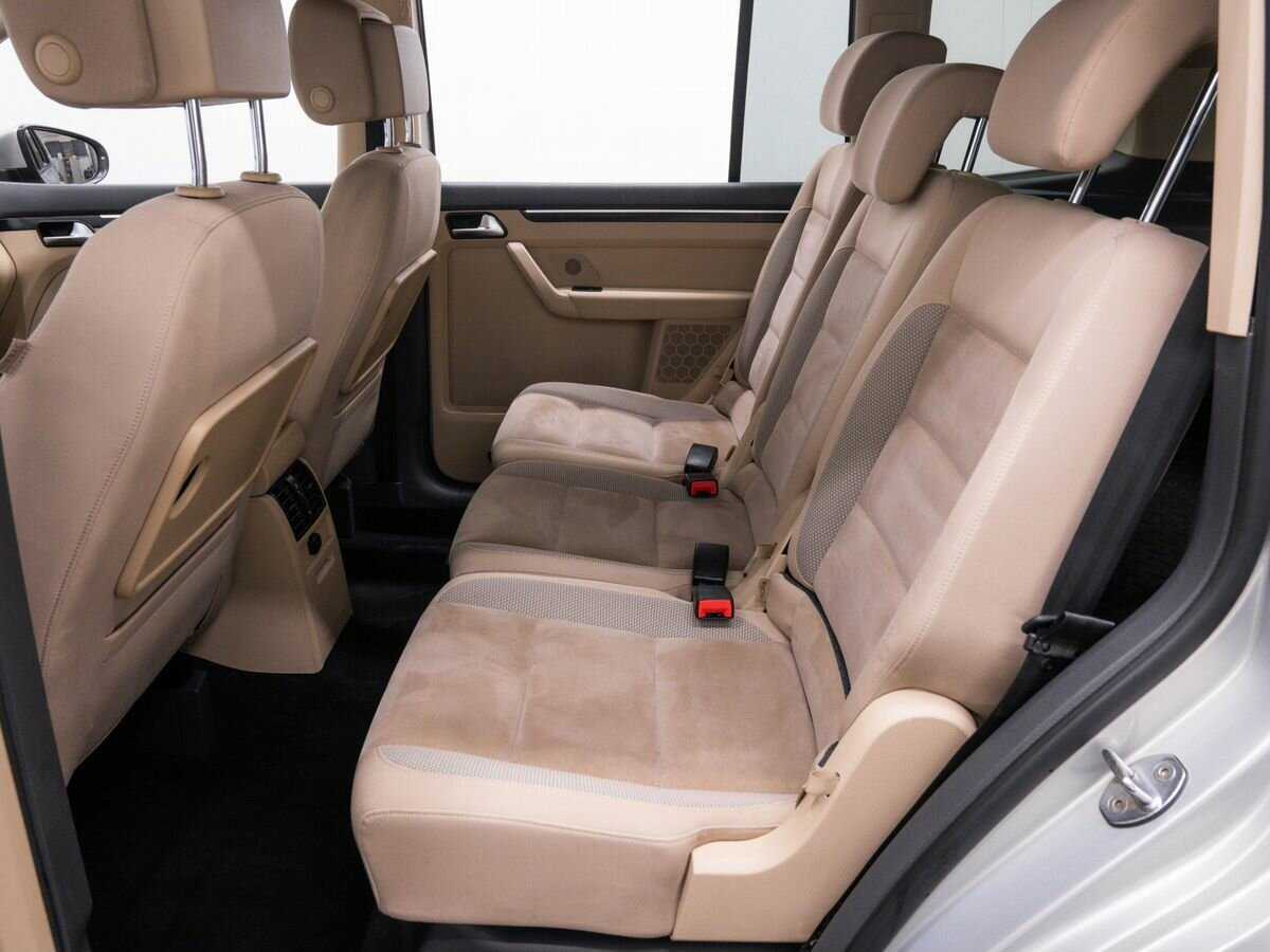 Volkswagen Touran с пробегом — 2013 год. Фото: #11