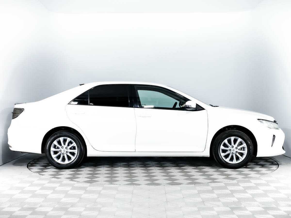 Toyota Camry с пробегом — 2015 год. Фото: #3