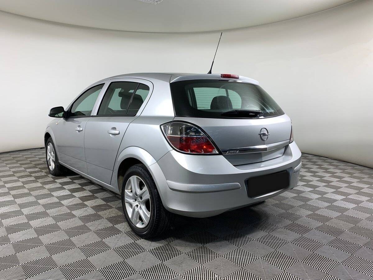 Opel Astra с пробегом — 2010 год. Фото: #6