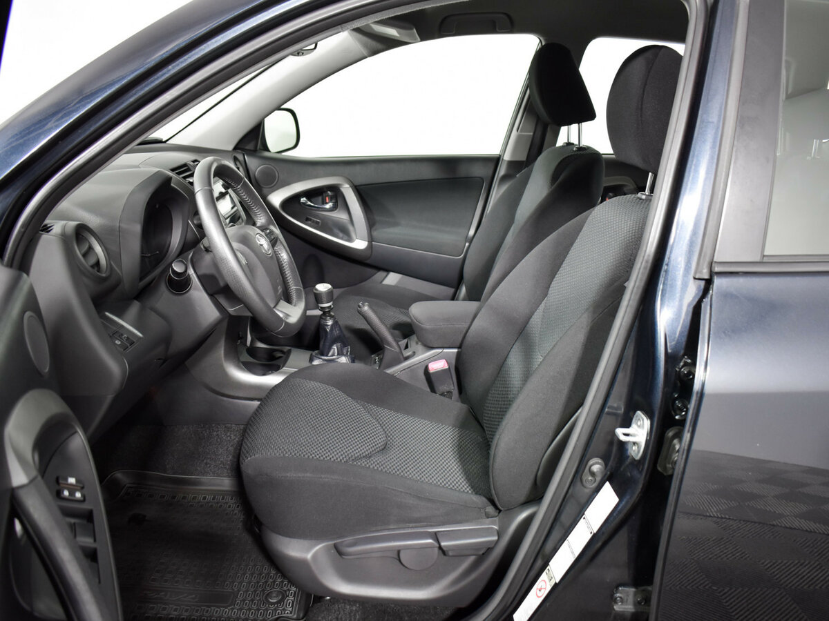 Toyota RAV4 с пробегом — 2011 год. Фото: #9