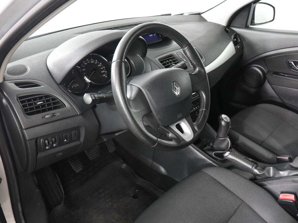 Renault Megane с пробегом — 2012 год. Фото: #8