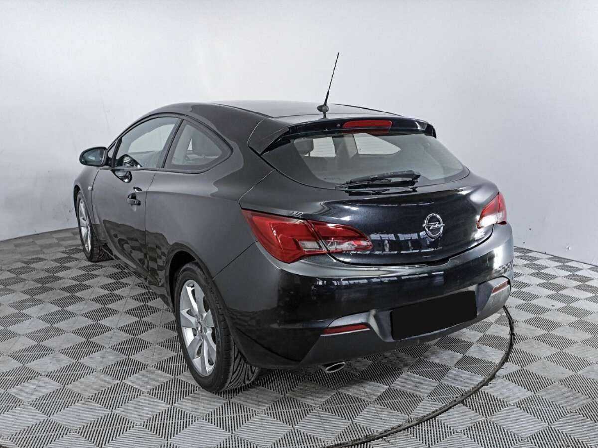 Opel Astra с пробегом — 2011 год. Фото: #6