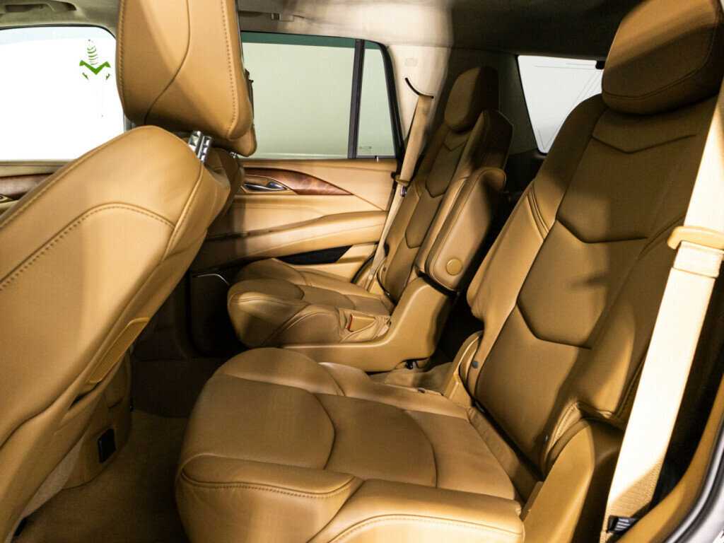 Cadillac Escalade с пробегом — 2015 год. Фото: #9