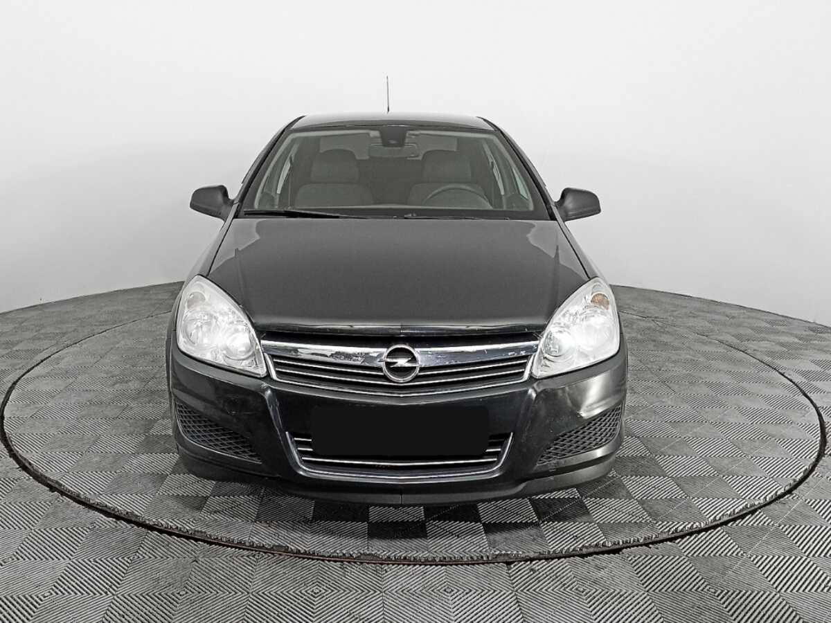 Opel Astra с пробегом — 2012 год. Фото: #1