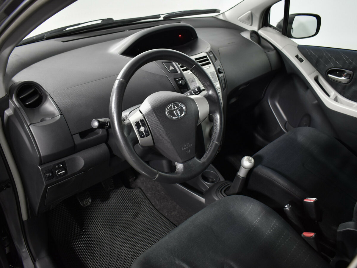Toyota Yaris с пробегом — 2008 год. Фото: #8