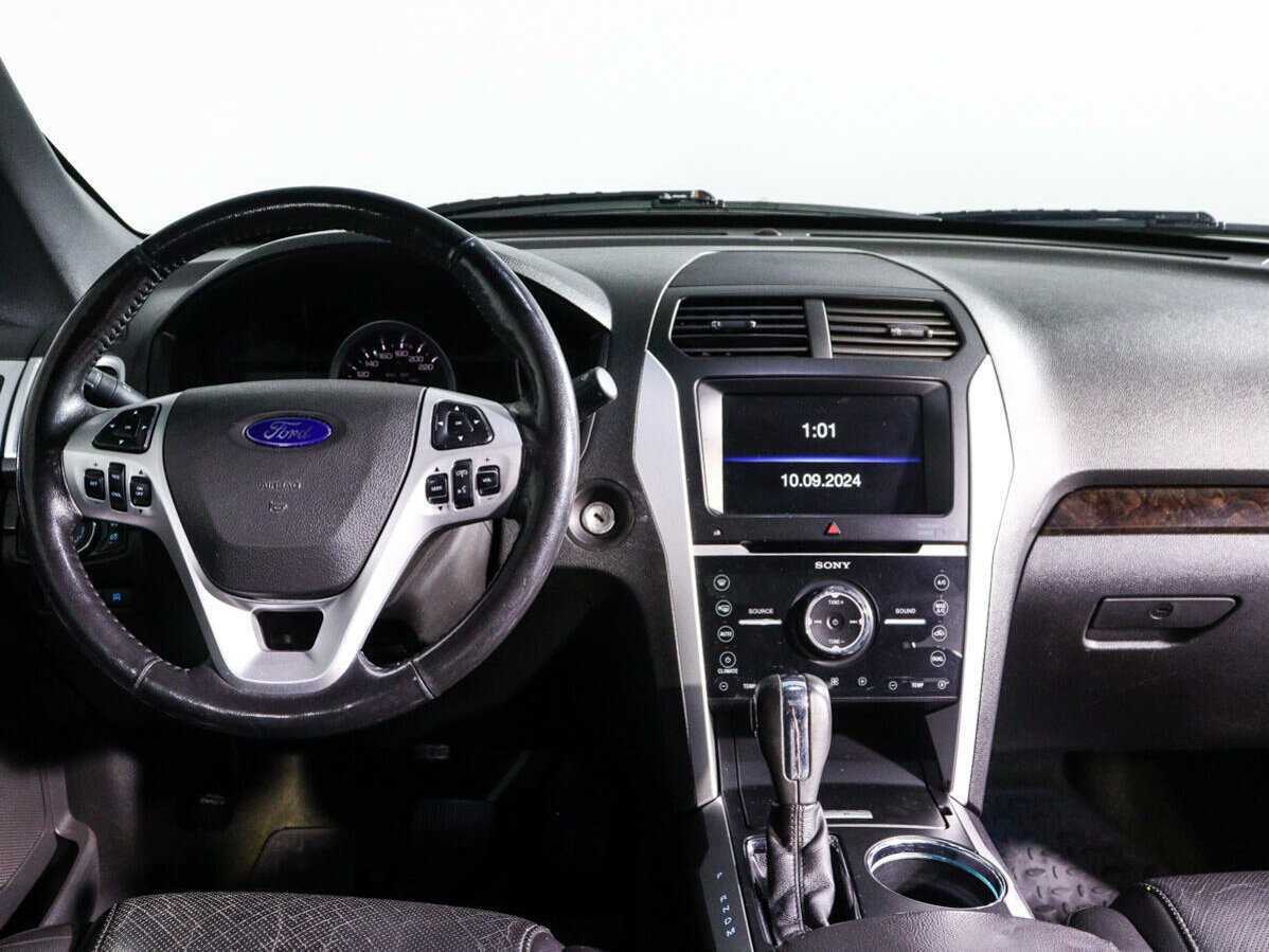 Ford Explorer с пробегом — 2013 год. Фото: #8