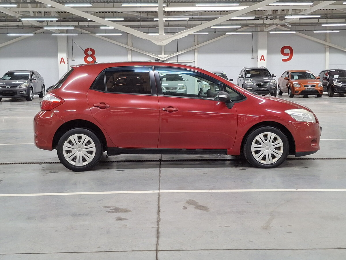 Toyota Auris с пробегом — 2010 год. Фото: #3