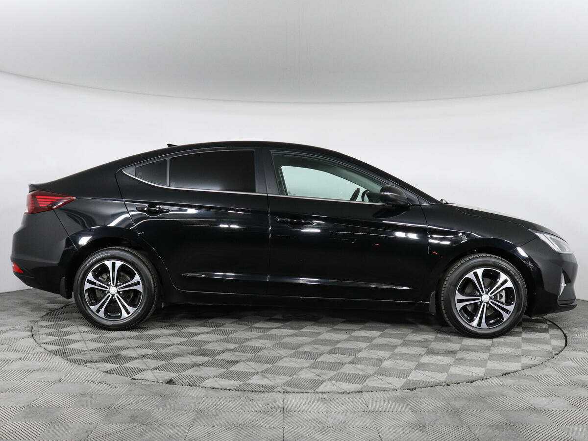 Hyundai Elantra с пробегом — 2019 год. Фото: #3