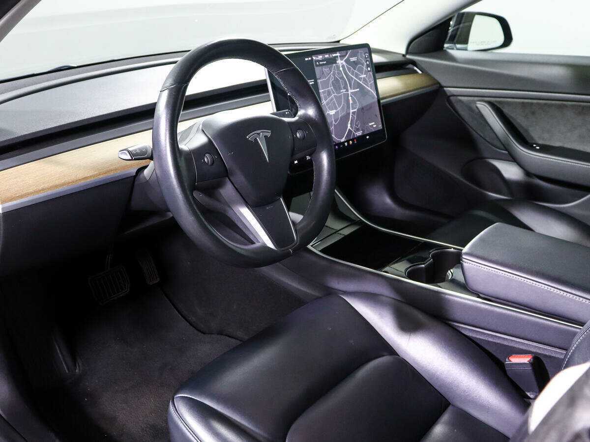 Tesla Model 3 с пробегом — 2018 год. Фото: #11