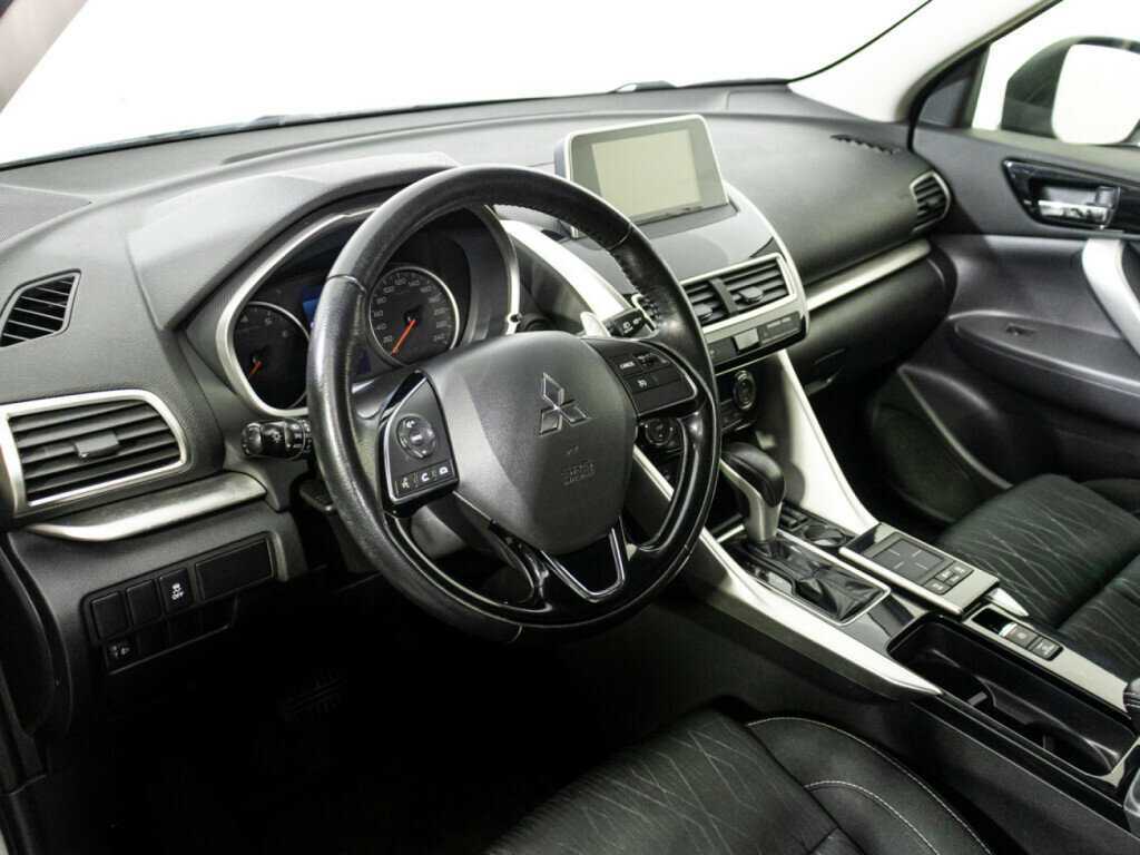Mitsubishi Eclipse Cross с пробегом — 2018 год. Фото: #10
