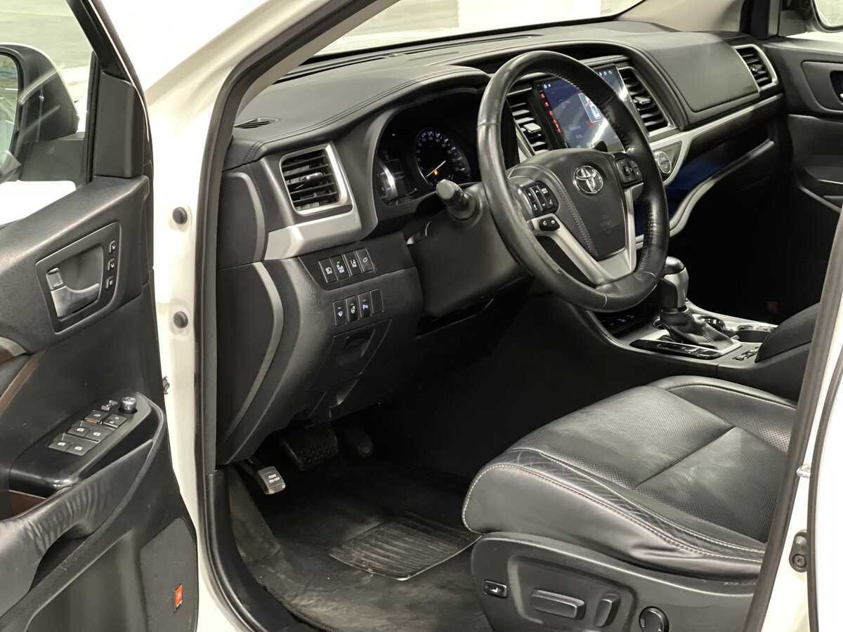 Toyota Highlander с пробегом — 2014 год. Фото: #15