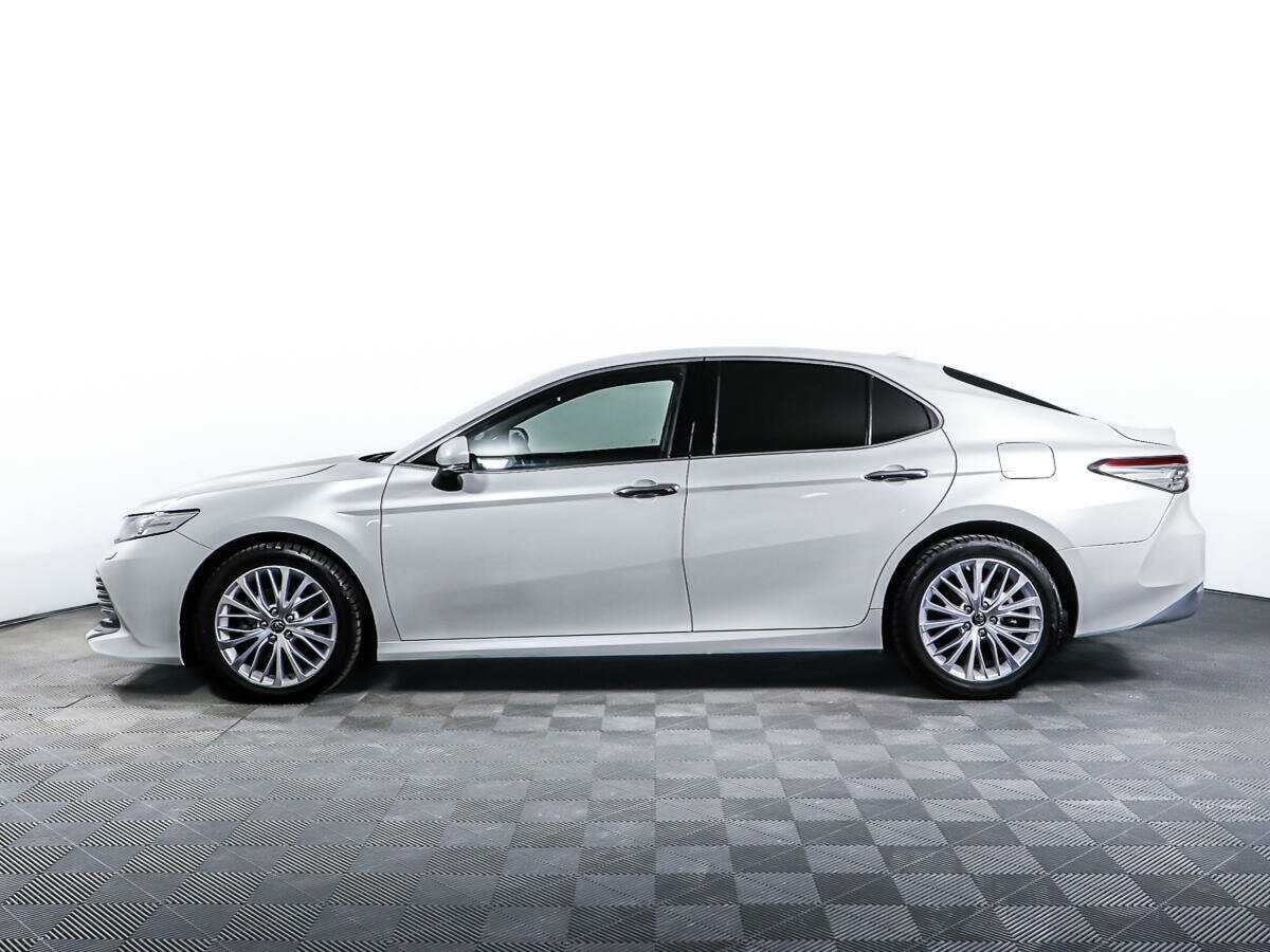 Toyota Camry с пробегом — 2018 год. Фото: #7