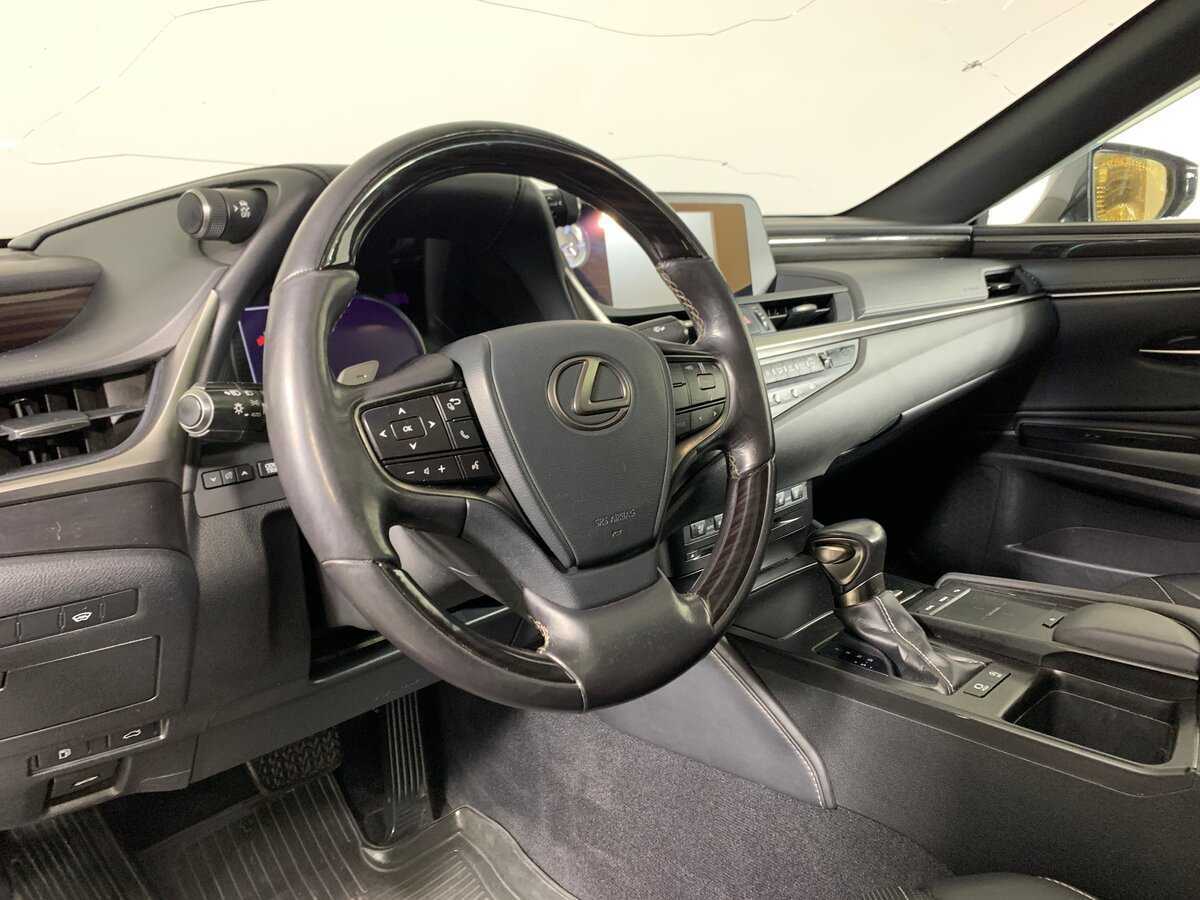 Lexus ES с пробегом — 2018 год. Фото: #9