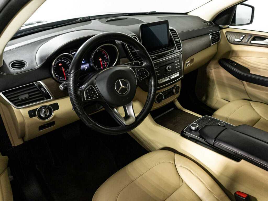 Mercedes-Benz GLE Coupe с пробегом — 2016 год. Фото: #10