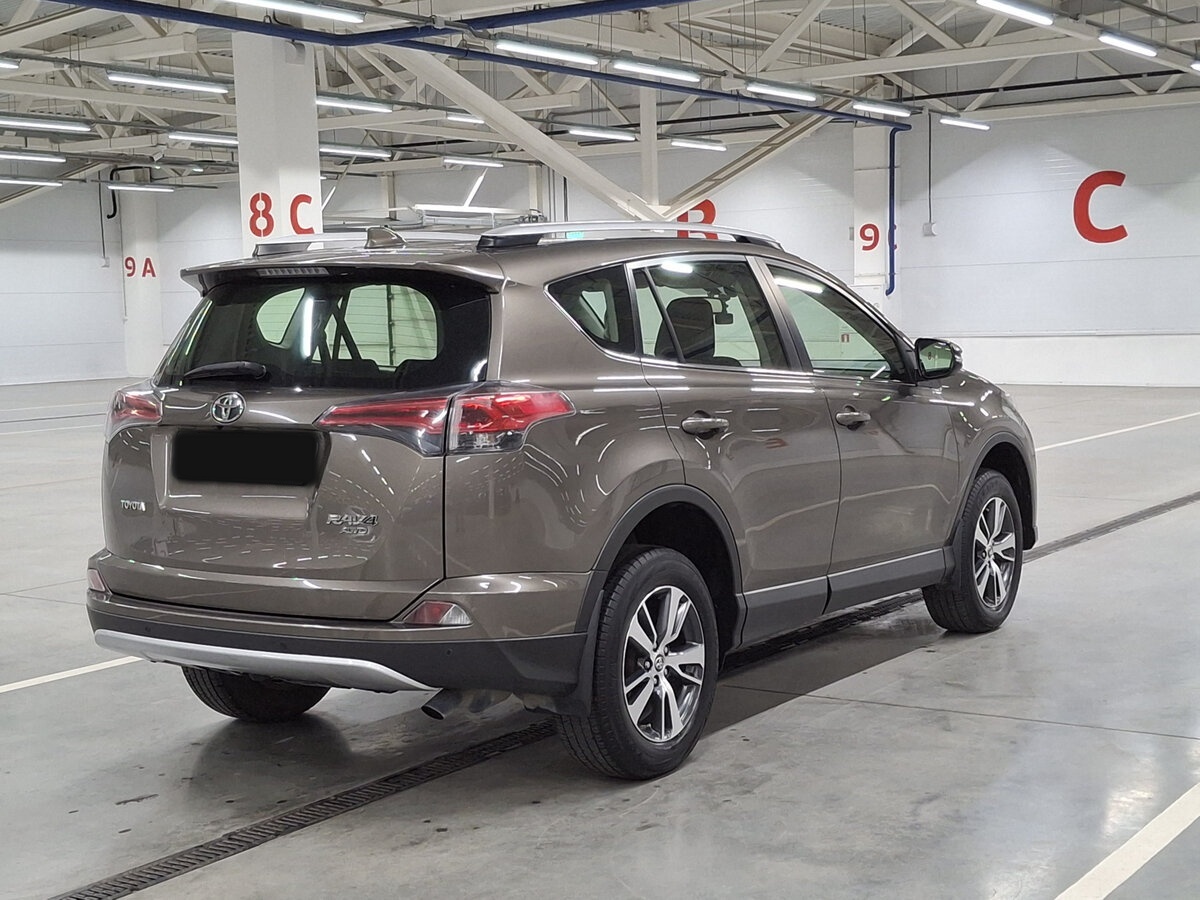 Toyota RAV4 с пробегом — 2015 год. Фото: #4