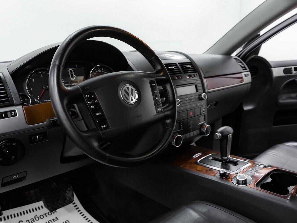 Volkswagen Touareg с пробегом — 2008 год. Фото: #8