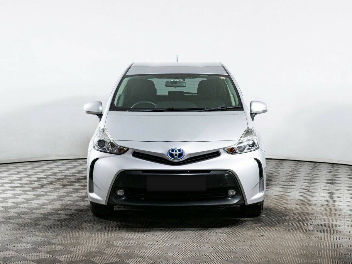 Toyota Prius Alpha с пробегом — 2017 год. Фото: #1