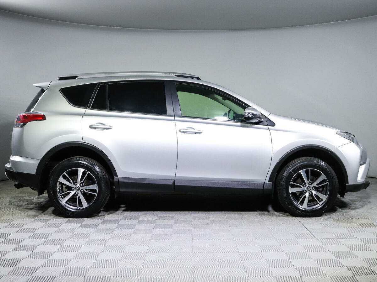 Toyota RAV4 с пробегом — 2016 год. Фото: #3