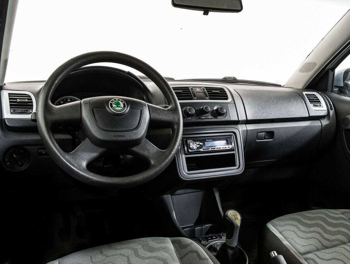 Skoda Fabia с пробегом — 2010 год. Фото: #10
