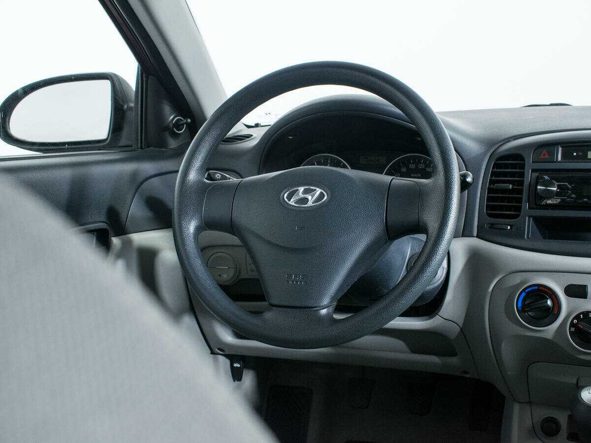 Hyundai Verna с пробегом — 2007 год. Фото: #13
