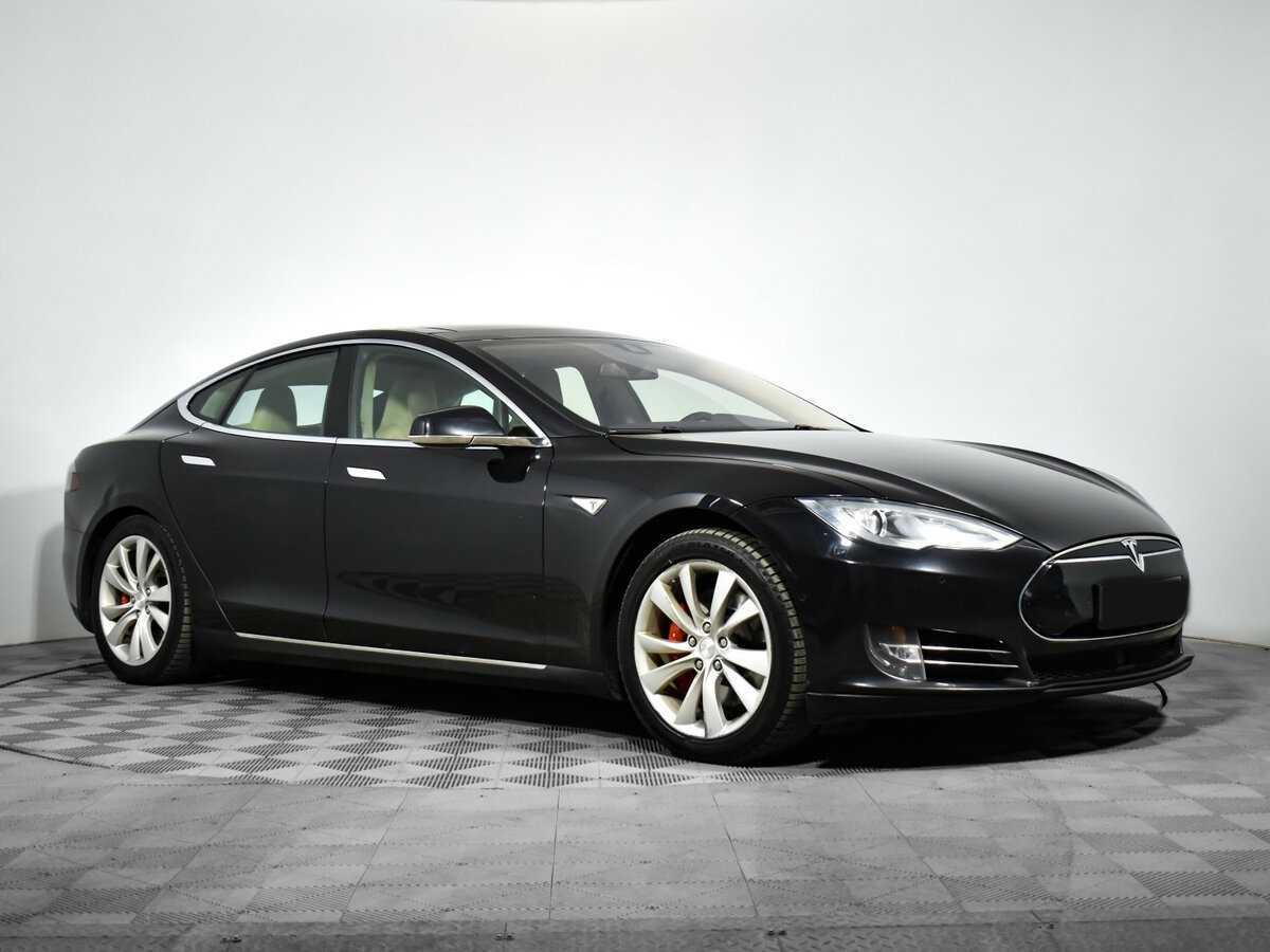 Tesla Model S с пробегом — 2015 год. Фото: #2