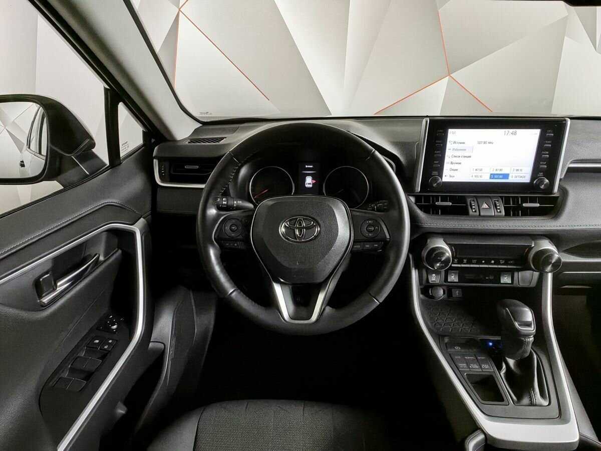 Toyota RAV4 с пробегом — 2021 год. Фото: #14