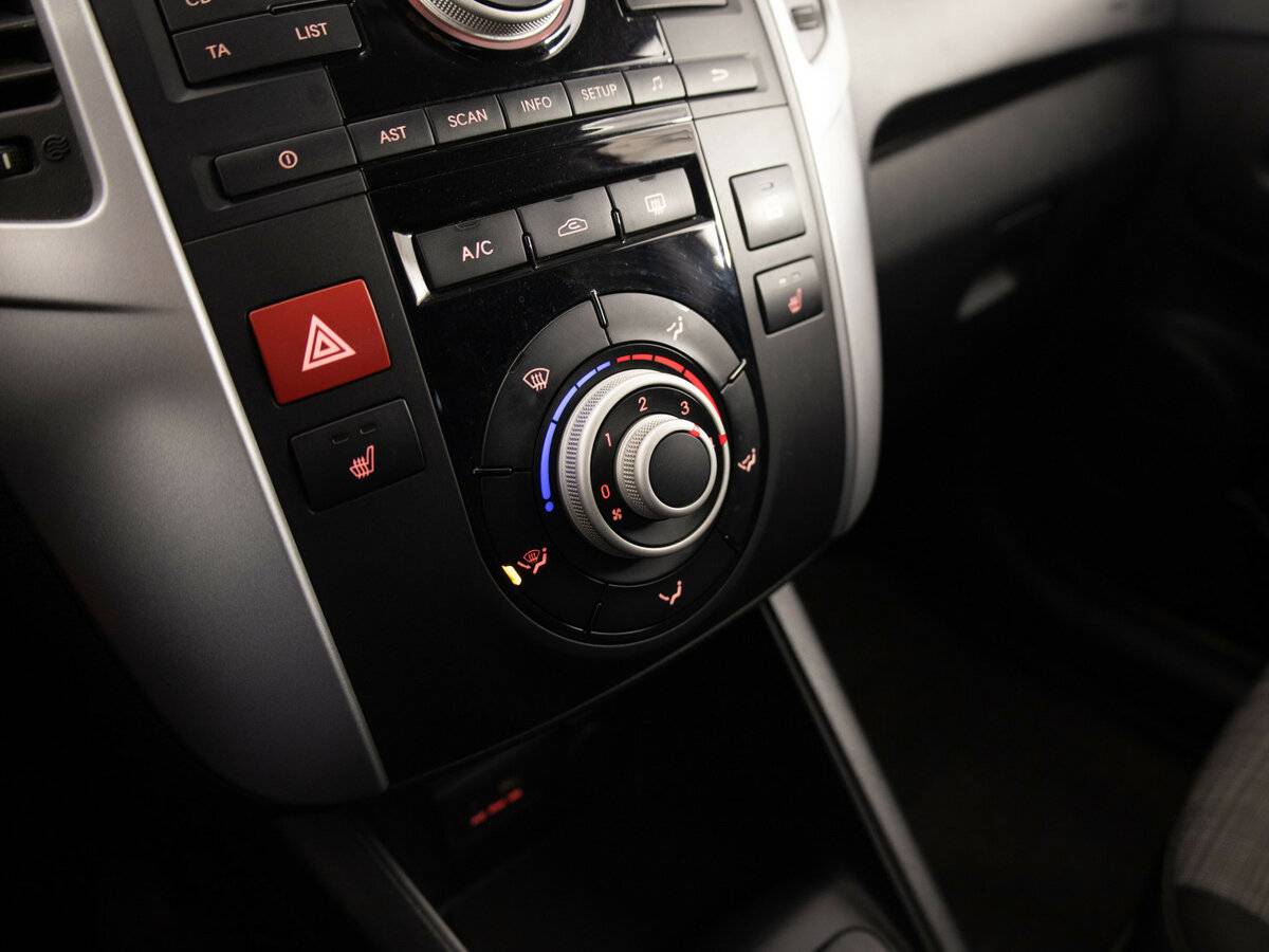 Kia Venga с пробегом — 2012 год. Фото: #15