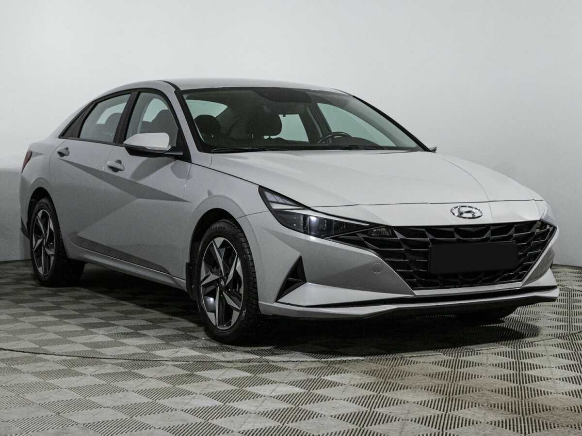 Hyundai Elantra с пробегом — 2023 год. Фото: #2