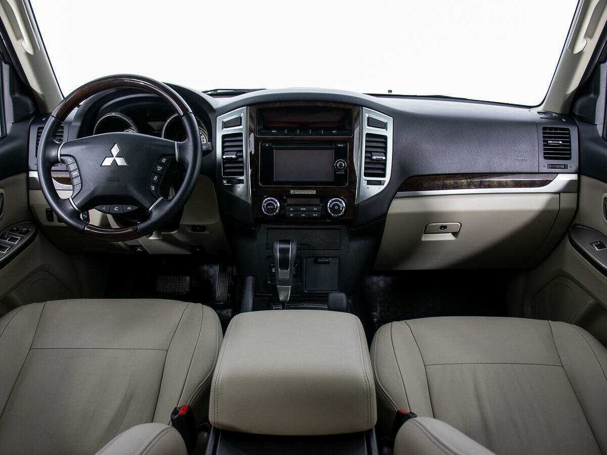 Mitsubishi Pajero с пробегом — 2020 год. Фото: #16