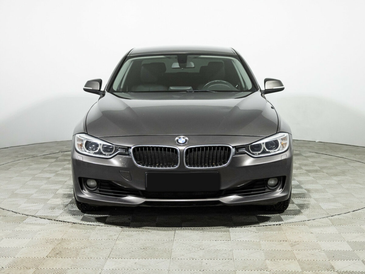 BMW 3 серии с пробегом — 2015 год. Фото: #1