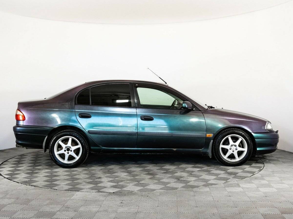 Toyota Avensis с пробегом — 2002 год. Фото: #3