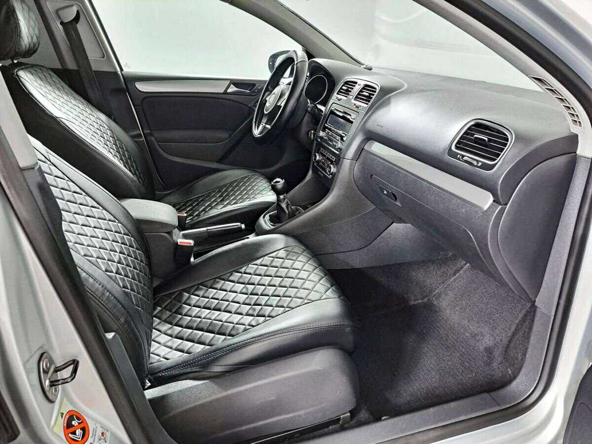 Volkswagen Golf с пробегом — 2010 год. Фото: #10
