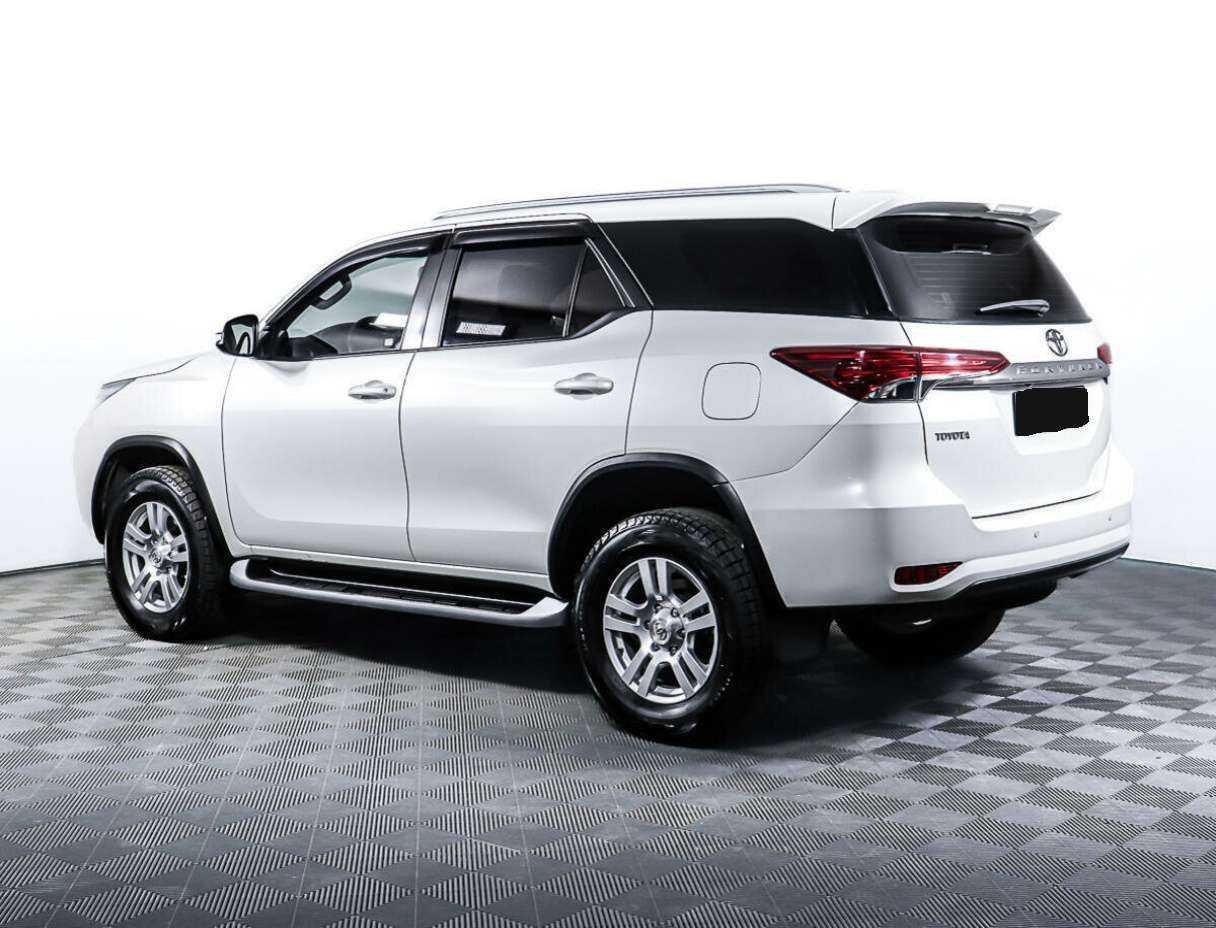 Toyota Fortuner с пробегом — 2017 год. Фото: #5